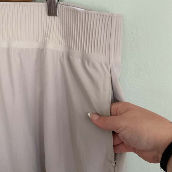 Athleta beige cosmic skirt with elastic waistband and zipper pockets size XL - Picture 4 of 7